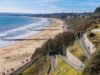 អ្នកលេងឆ្នេរក្នុងទីក្រុង Bournemouth មើលដោយរន្ធត់ ខណៈបុរសម្នាក់បានស្លាប់បន្ទាប់ពីធ្លាក់ពីច្រាំងថ្មចម្ងាយ ៣០ ម៉ែត្រ