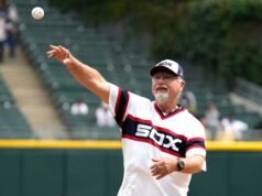 Reinsdorf ប្រធាន White Sox ធ្វើជាអធិបតីក្នុងពិធីមង្គលការរបស់អតីត Rookie of Year Kittle ក្នុងអំឡុងពេលហ្គេម