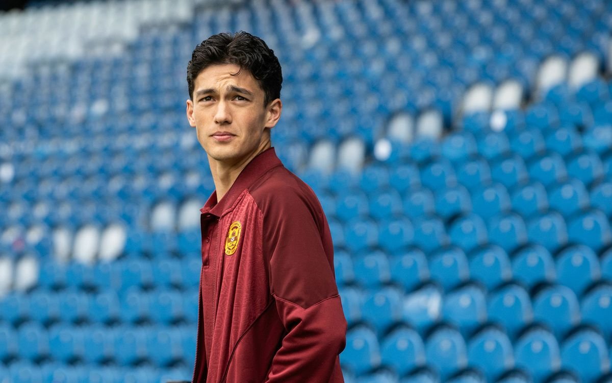 អេលីយ៉ាមកពី Motherwell