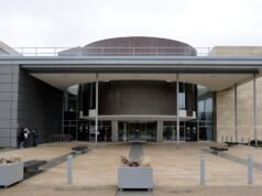 បុរស West Lothian ម្នាក់បានទុកឆ្កែដែលរងរបួសមួយក្បាលចងជាប់នឹងវិទ្យុសកម្ម និងមួយទៀតនៅក្នុងទ្រុងទទេ