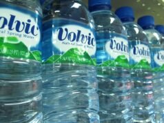 Volvic ត្រូវបានកាត់ទោសពីបទលាងបៃតងលើដបរបស់វា។