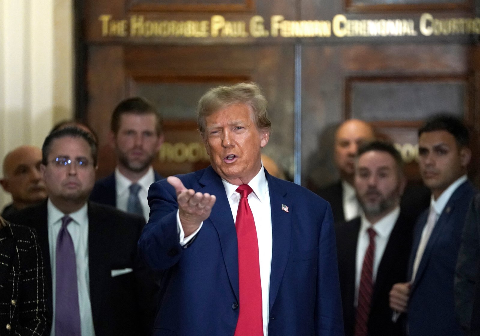 លោក Trump ត្រូវបានគេដាក់នៅក្រោមការបញ្ជាមិនសមរម្យនៅក្នុងករណីបន្ទាប់ពីបានវាយប្រហារលេខាធិការប្រតិបត្តិរបស់ Engoron ក្នុងចំណោមបញ្ជីដ៏វែងនៃការវាយប្រហារដោយពាក្យសម្ដីដែលបង្កឱ្យមានសារប្រមាថប្រឆាំងនឹងចៅក្រម និងបុគ្គលិករបស់គាត់។
