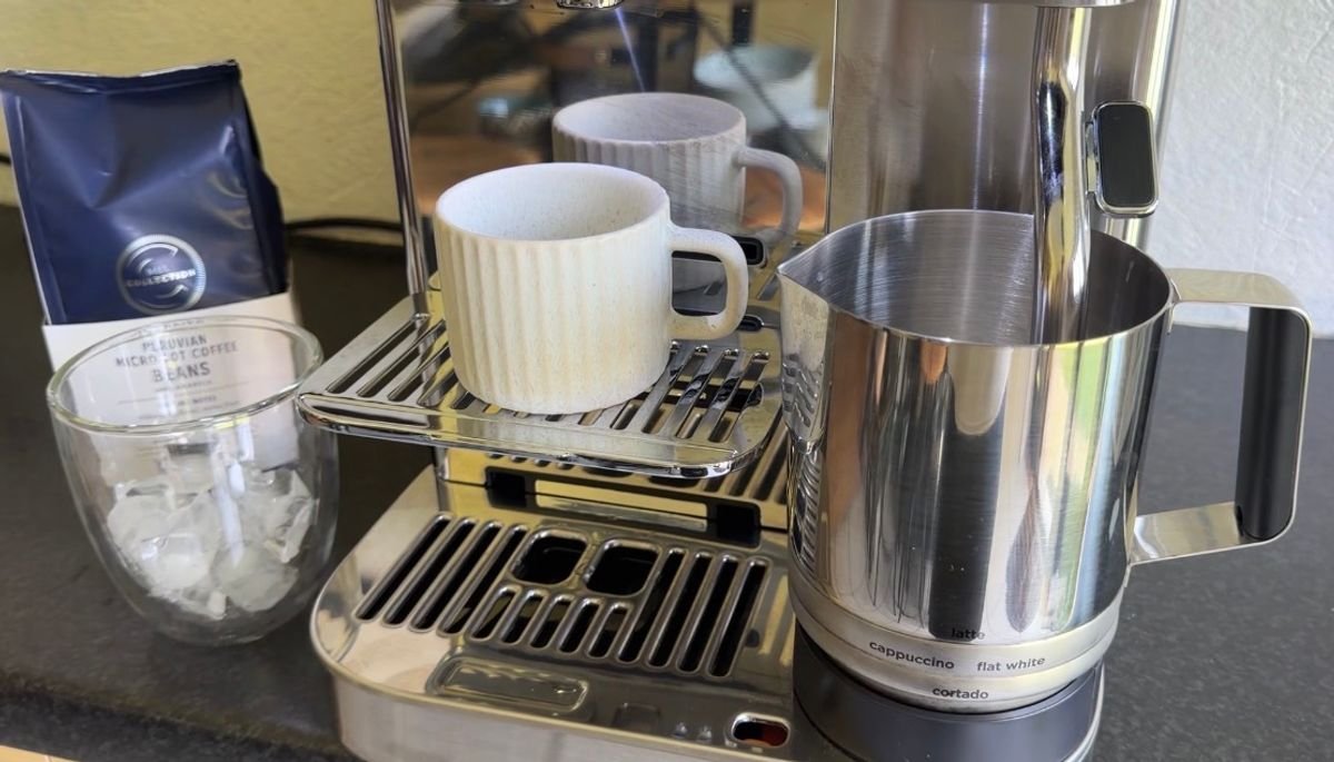 ម៉ាស៊ីនក្រឡុកទឹកដោះគោ Ninja Auto Barista ធុងសីតុណ្ហភាព និងពែង espresso