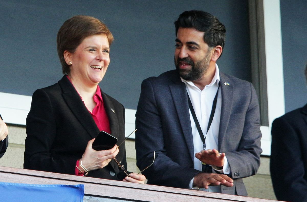 Nicola Sturgeon និង Humza Yousaf ក្នុងឆ្នាំ 2022