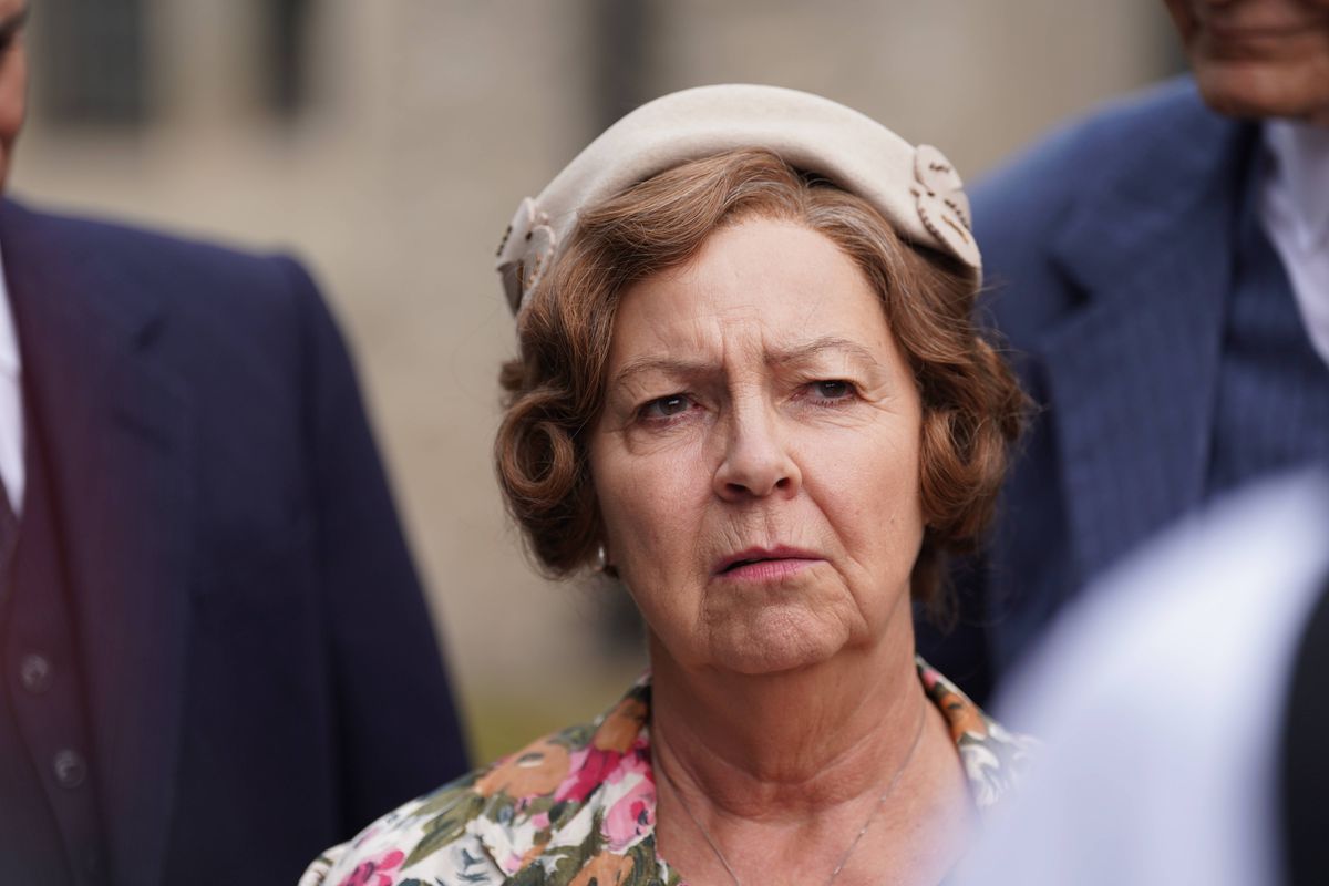 Tessa Peake-Jones ជាលោកស្រី Chapman នៅ Grantchester