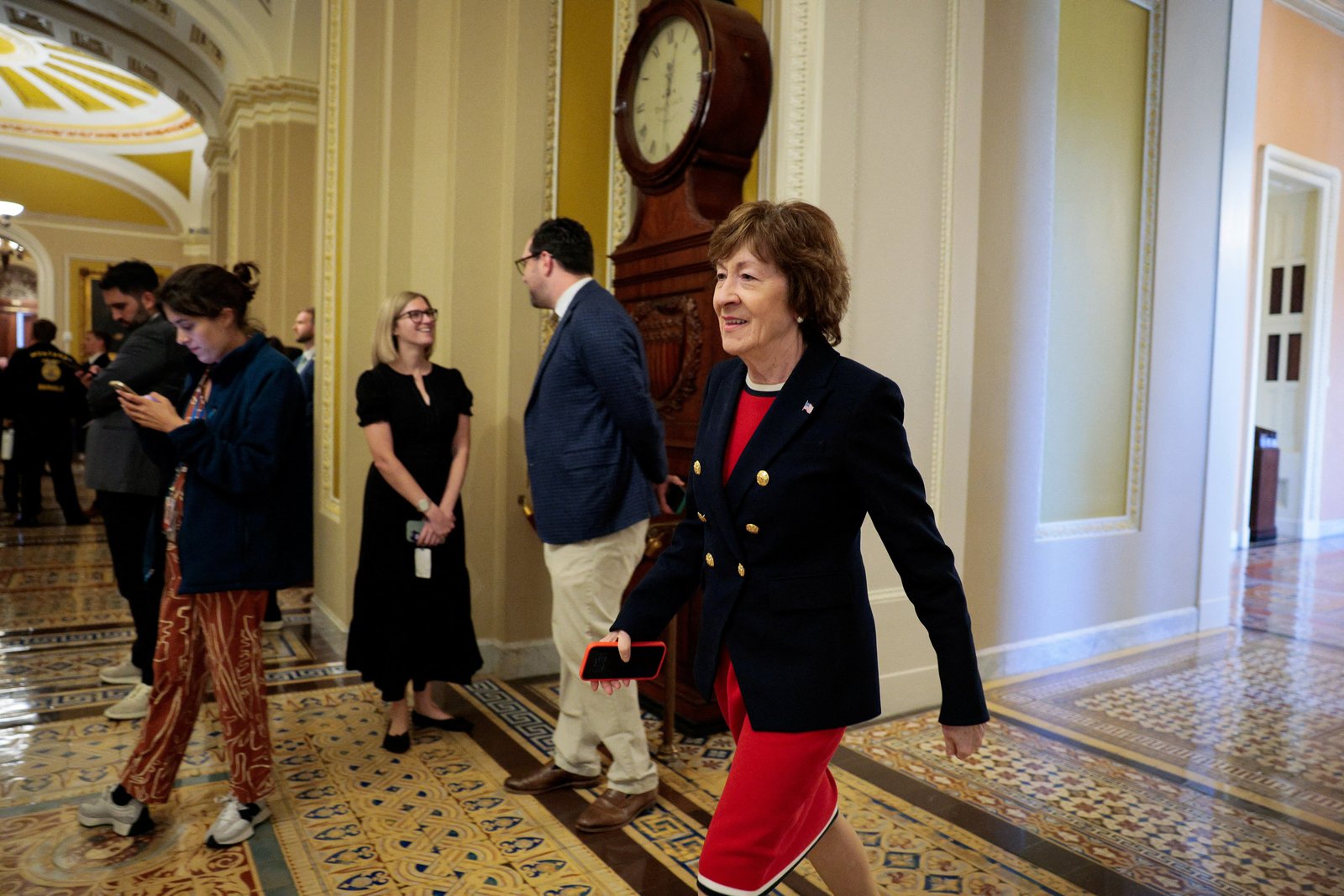 ព្រឹទ្ធសមាជិក Susan Collins (R-Maine) មិនមានការអត្ថាធិប្បាយលើការតែងតាំងលោក Todd Blanche ជាអគ្គមេធាវីទេ។