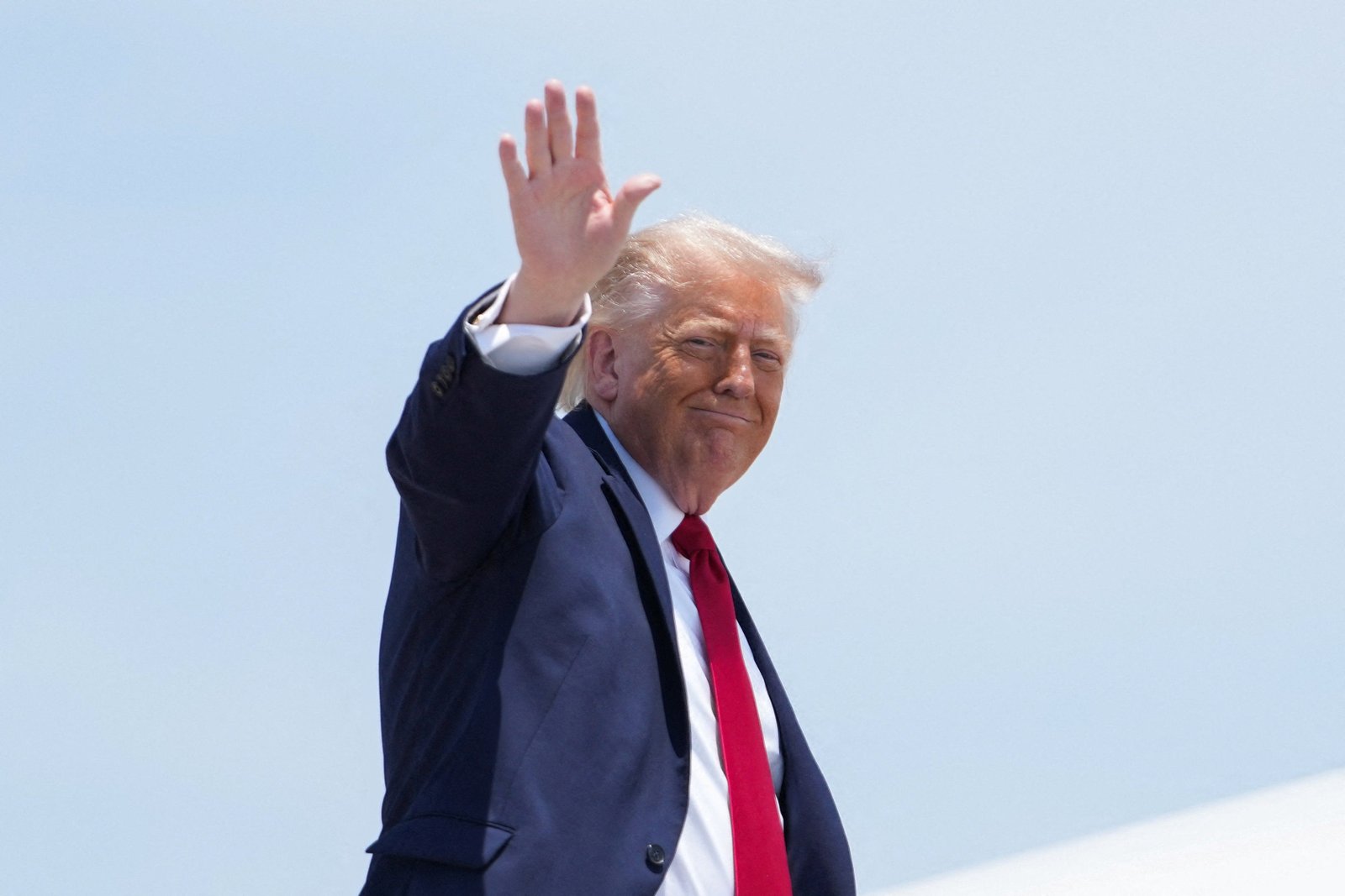 លោក Trump រំពឹងថាលោក Bill Pulte ដែលជានាយកស្តីទីថ្មីរបស់គាត់នៃចារកម្មជាតិនឹងជំរុញឱ្យមានការកាត់បន្ថយទាំងនោះ