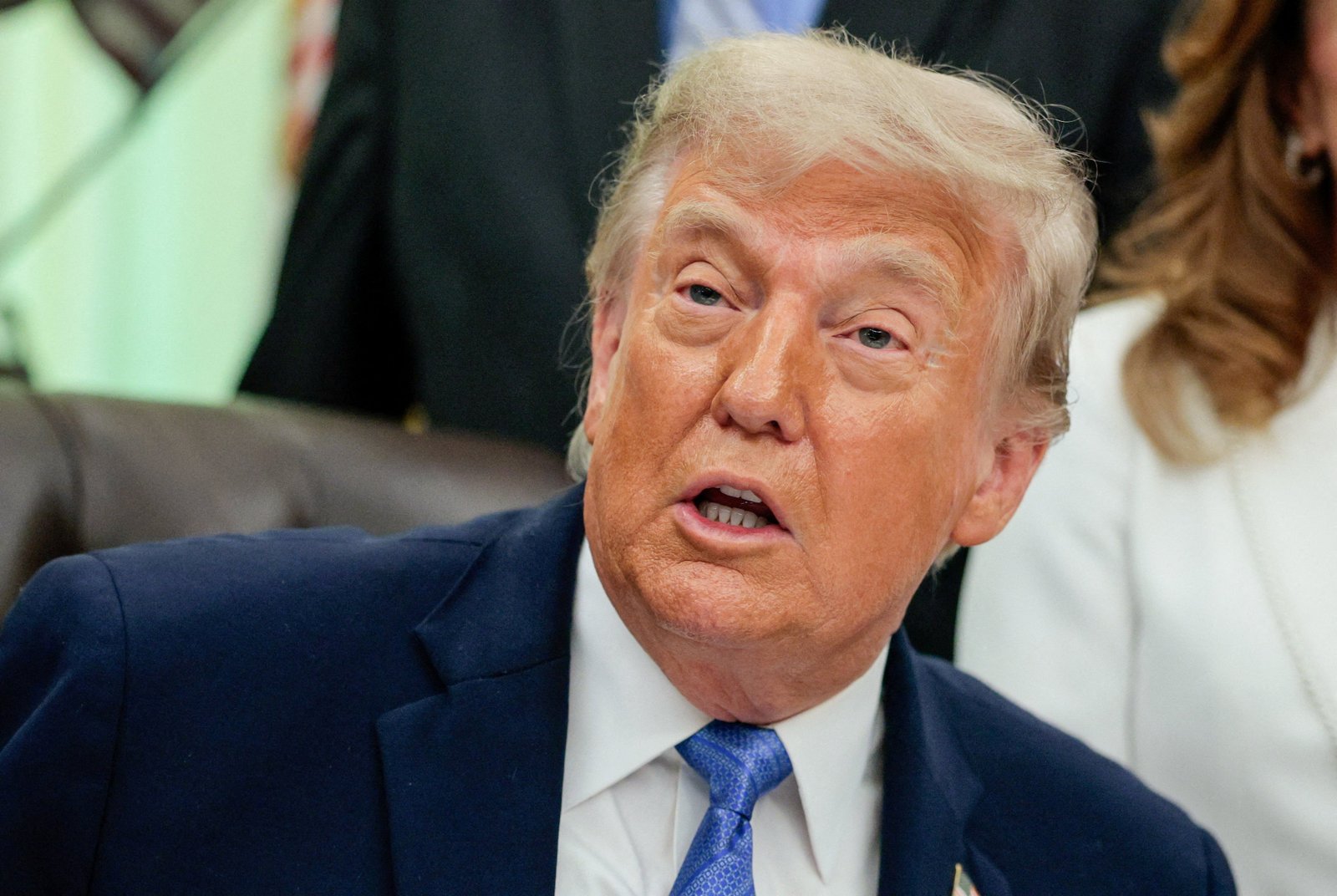លោកប្រធានាធិបតី Donald Trump បានធ្វើការគំរាមកំហែងចុងក្រោយបំផុតរបស់គាត់ប្រឆាំងនឹងប្រទេសអ៊ីរ៉ង់ ដោយអំពាវនាវឱ្យប្រទេសនេះចុះហត្ថលេខាលើកិច្ចព្រមព្រៀងសន្តិភាពមួយ ឬគម្រាមវាយប្រហារតាមអាកាសបន្ថែមទៀត។