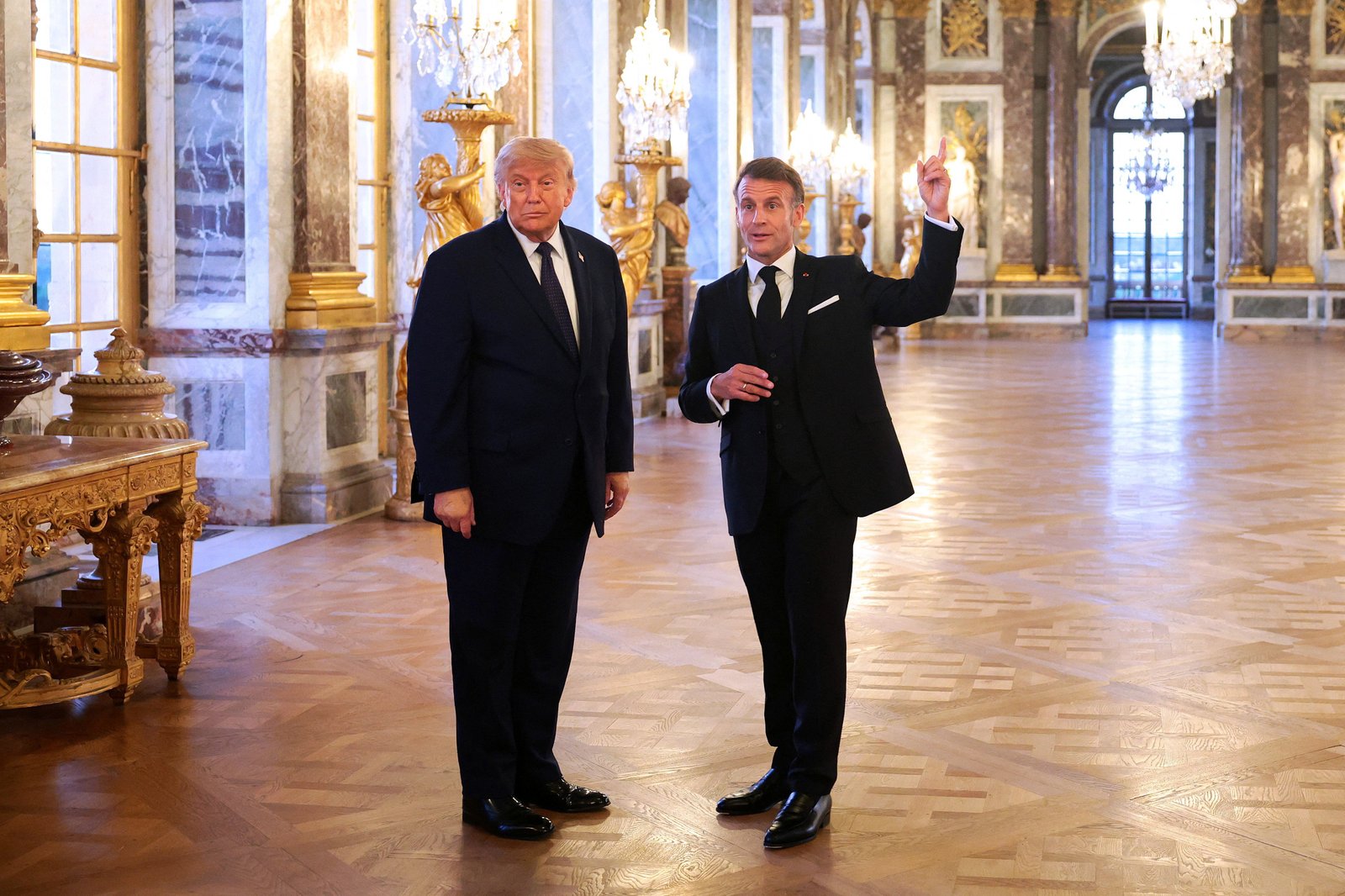 Trump បានយកតម្រាប់តាម Versailles ដោយបើកចំហនៅក្នុងគម្រោងពាណិជ្ជកម្មរបស់គាត់ ហើយការកែលម្អរមាសរបស់គាត់នៃសេតវិមានគឺស្រដៀងនឹងវិមាន។