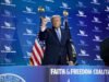 គណៈកម្មការ Trump អំពាវនាវឱ្យមានការសាងសង់ស្ពានរវាងព្រះវិហារនិងរដ្ឋ