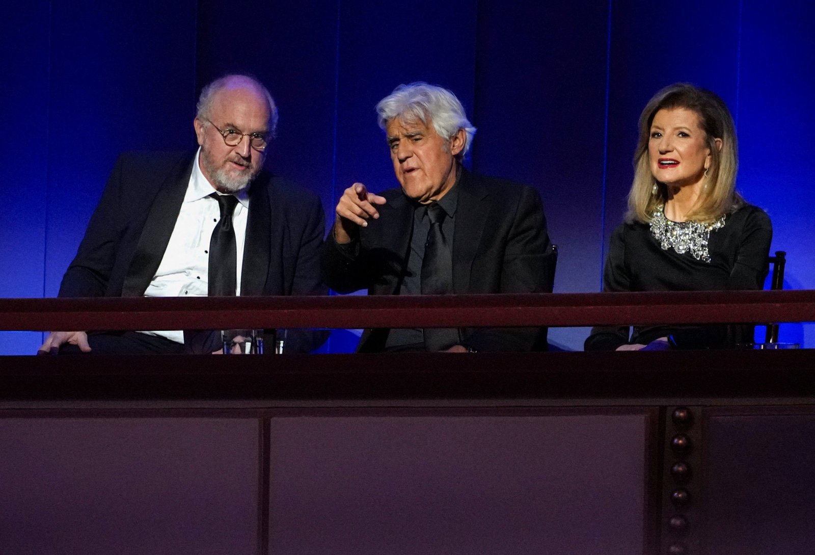 ភ្ញៀវ Louis CK, Jay Leno និង Arianna Huffington ត្រូវបានបង្ហាញក្នុងអំឡុងពេលនៃការប្រារព្ធពិធីនៃការរួមចំណែករបស់ Maher ក្នុងរឿងកំប្លែង