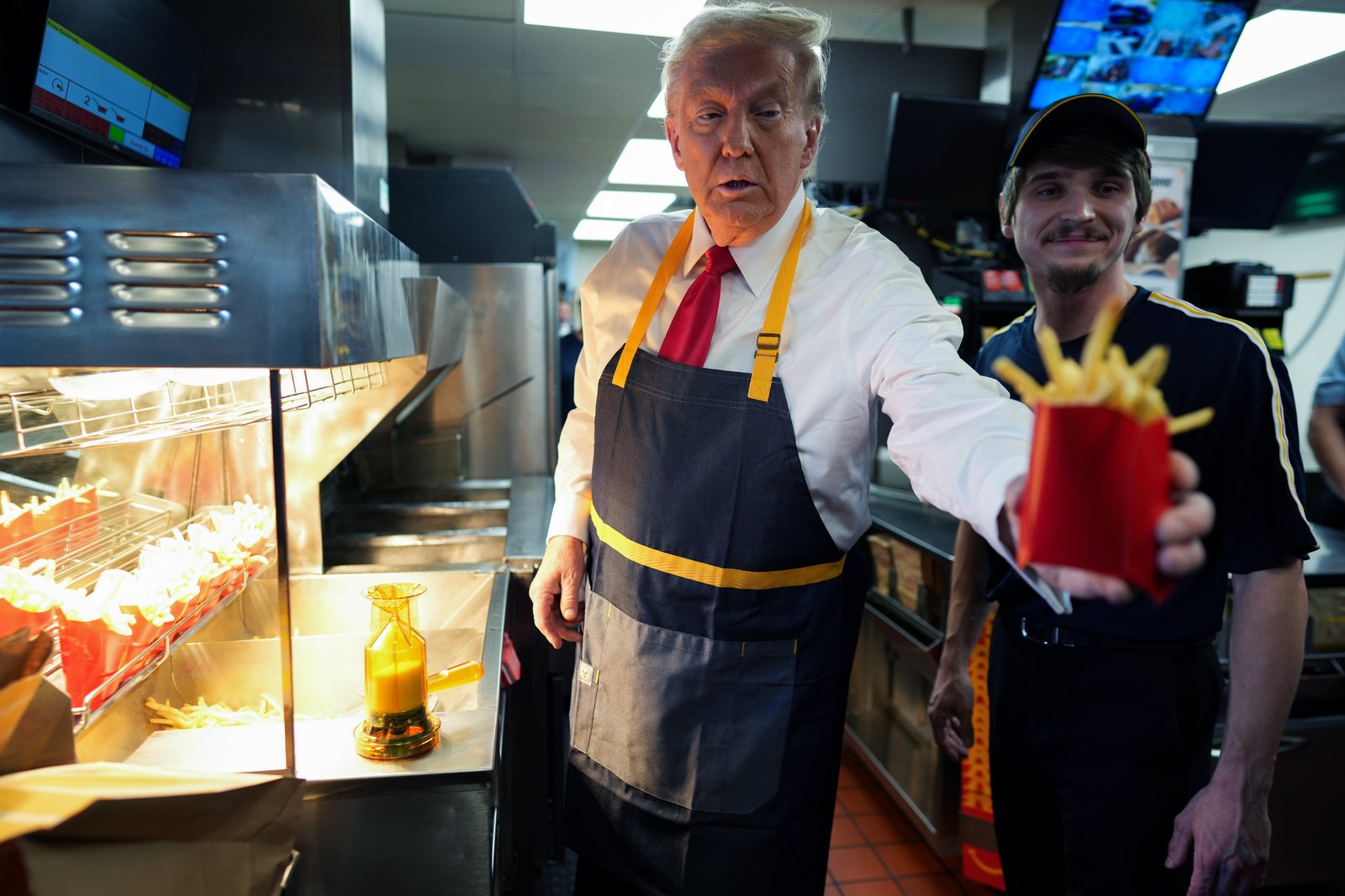 Trump ដែលជាអ្នកគាំទ្រ McDonald's បានប្រើចំណូលចិត្តរបបអាហាររបស់គាត់ដើម្បីភ្ជាប់ជាមួយអ្នកបោះឆ្នោតថ្នាក់ធ្វើការ