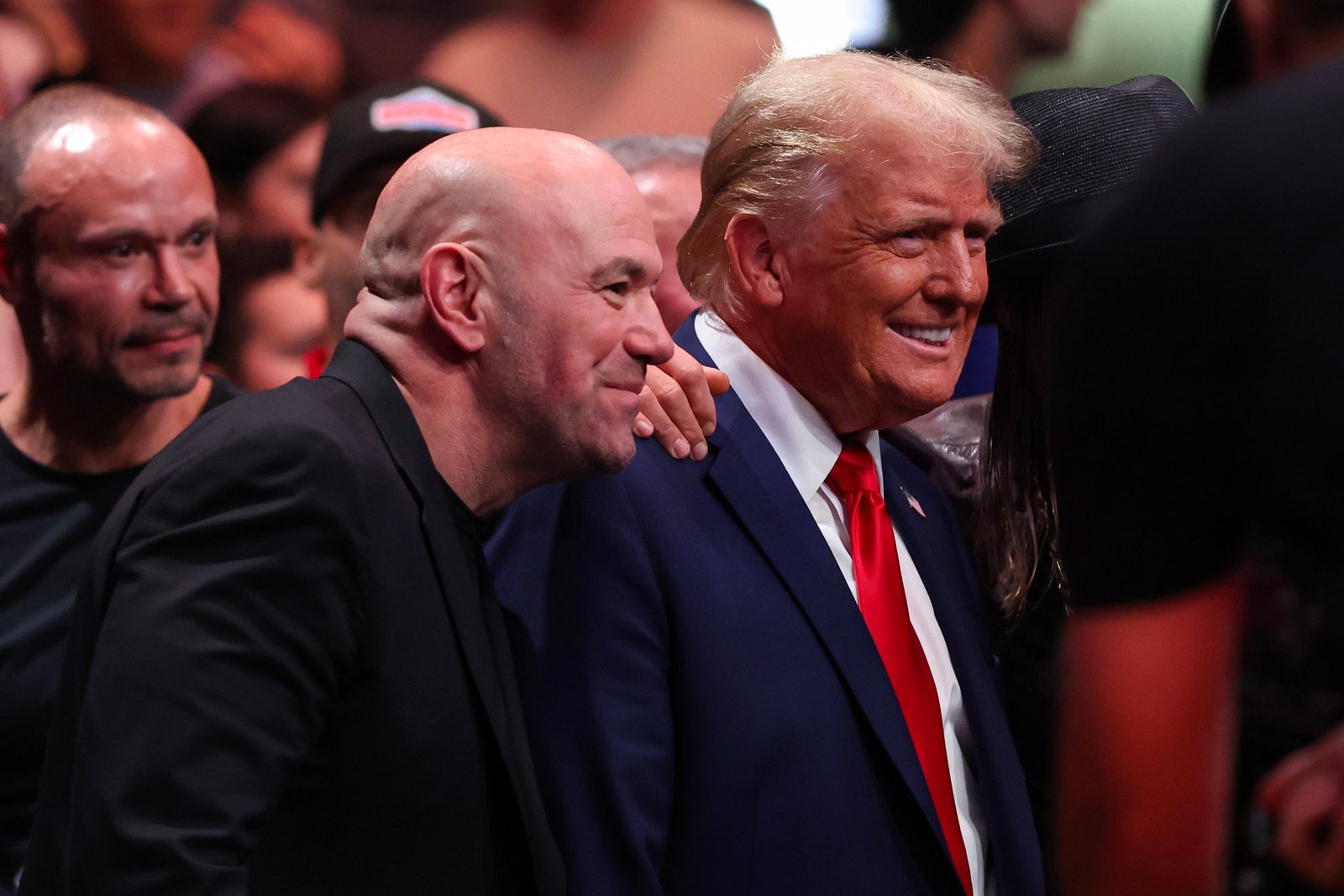 ទំនាក់ទំនងរបស់លោក Trump ជាមួយ UFC មានតាំងពីដើមទសវត្សរ៍ឆ្នាំ 2000 នៅពេលដែលគាត់បានយល់ព្រមធ្វើជាម្ចាស់ផ្ទះព្រឹត្តិការណ៍នៅកាស៊ីណូ Taj Mahal ដែលបច្ចុប្បន្នក្ស័យធនរបស់គាត់នៅទីក្រុង Atlantic រដ្ឋ New Jersey ។ នាយកប្រតិបត្តិ UFC លោក Dana White គឺជាសម្ព័ន្ធមិត្តដ៏ជិតស្និទ្ធរបស់លោក Trump