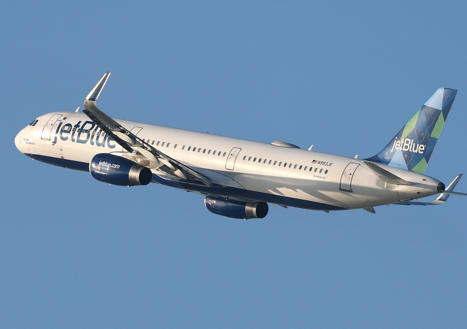យន្តហោះ JetBlue ត្រូវបានគេរាយការណ៍ថាបានបុក Drone ពេលចុះចតនៅអាកាសយានដ្ឋានអន្តរជាតិ John F. Kennedy ទីក្រុងញូវយ៉កកាលពីព្រឹកថ្ងៃចន្ទ។