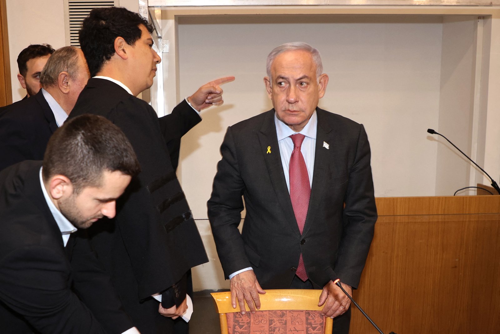 Netanyahu នឹងឡើងតុលាការនៅឆ្នាំ 2025។ មានសំណុំរឿងព្រហ្មទណ្ឌចំនួនបីប្រឆាំងនឹងគាត់ ដែលរឿងទាំងអស់នេះបានចាប់ផ្តើមនៅក្នុងឆ្នាំ 2020 នៅពេលដែលគាត់បានក្លាយជានាយករដ្ឋមន្ត្រីអង្គុយដំបូងរបស់អ៊ីស្រាអែលដើម្បីចូលរួមសវនាការ។