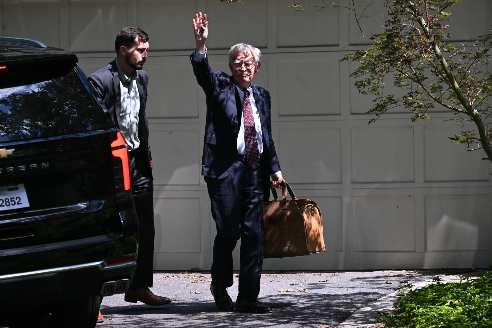 លោក John Bolton បានថតរូបថ្ងៃដែលភ្នាក់ងារសហព័ន្ធបានស្វែងរកផ្ទះ Bethesda របស់គាត់ក្នុងខែសីហា ឆ្នាំ 2025 ដែលជាផ្នែកមួយនៃការស៊ើបអង្កេត