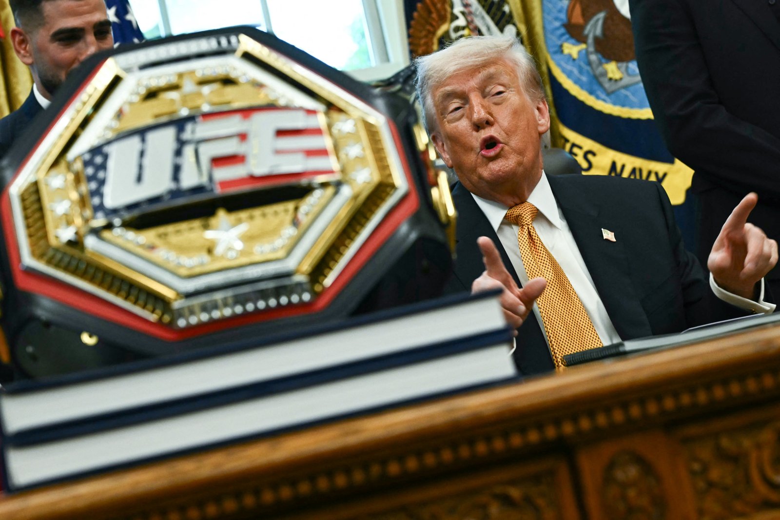 Trump កំពុងរៀបចំការប្រកួត UFC នៅលើវាលស្មៅសេតវិមាននៅថ្ងៃអាទិត្យនេះ។