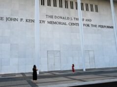 ការកាត់ក្តីរបស់ Kennedy Center ត្រូវបានច្រានចោលដោយចៅក្រមប្រឆាំងនឹងតន្ត្រីករដែលបានលុបចោលកម្មវិធី Christmas Eve