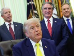Trump អះអាងយ៉ាងចម្លែកថា Lincoln Memorial កំពុងប្រឈមមុខនឹងផ្លូវខុស ខណៈដែលគាត់បង្ហាញពីការធ្វើទំនើបកម្មរូបតំណាងចុងក្រោយ