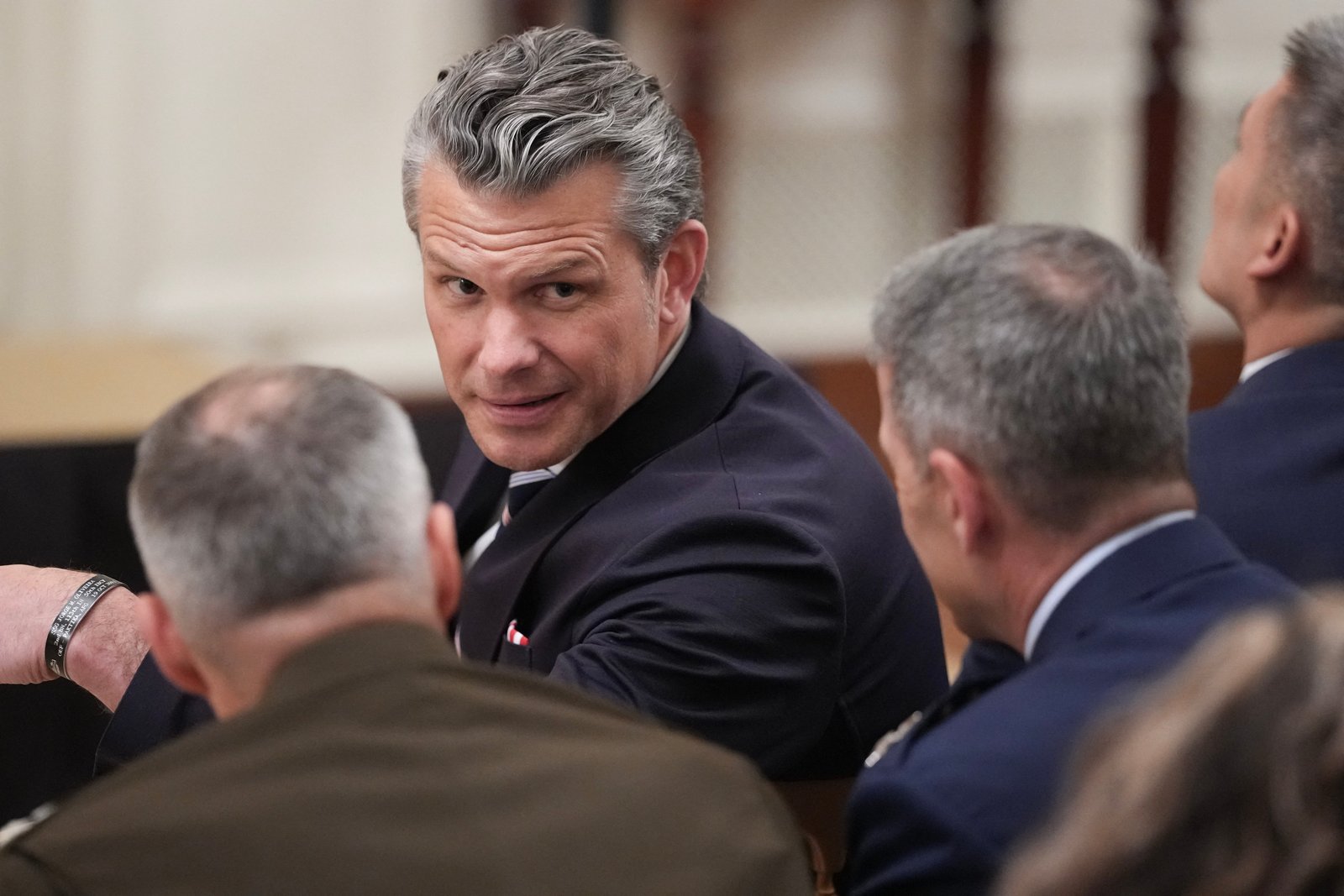 រដ្ឋមន្ត្រីការពារជាតិ Pete Hegseth បានអះអាងថា តម្រូវការវ៉ាក់សាំងយោធាតំណាងឱ្យការហួសចំណុះរបស់រដ្ឋាភិបាល
