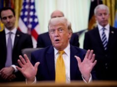 សៀវភៅមួយបានសរសេរថា លោក Trump បានអួតនៅក្នុងថ្ងៃដំបូងនៃសង្រ្គាមអ៊ីរ៉ង់អំពីសមត្ថភាពរបស់គាត់ក្នុងការទិញ “ដើមម៉េផលល្អ”