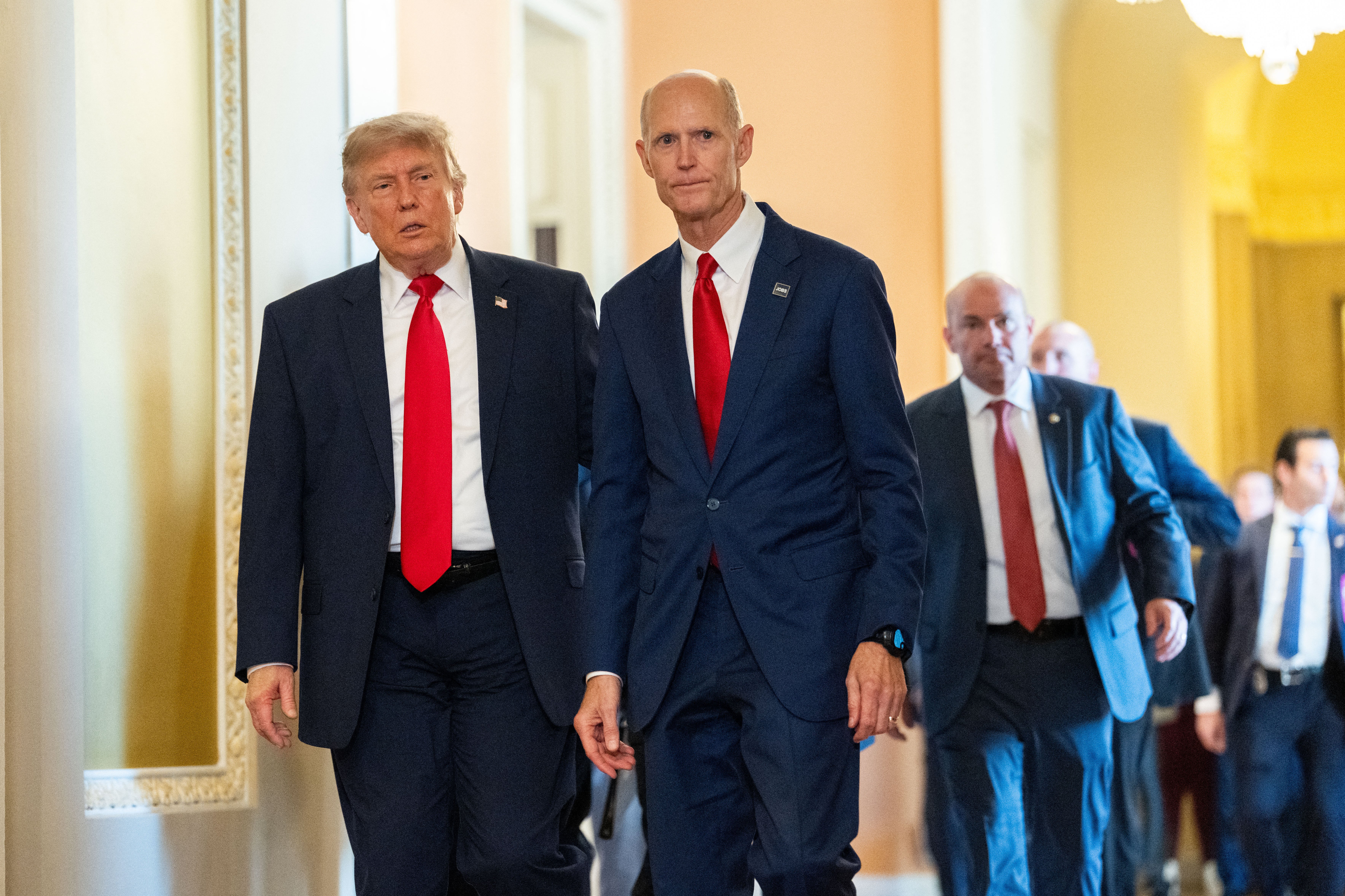 ព្រឹទ្ធសមាជិក Rick Scott បានហៅលោក Donald Trump ទៅកាន់ព្រឹទ្ធសភាកាលពីថ្ងៃពុធ ដើម្បីជួបប្រជុំជាមួយ GOP