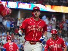 Corey Seager បានវាយបក 2-run home run នៅក្នុងការវិលត្រលប់របស់ Rangers របស់គាត់ ហើយបានទៅ 0-for-29