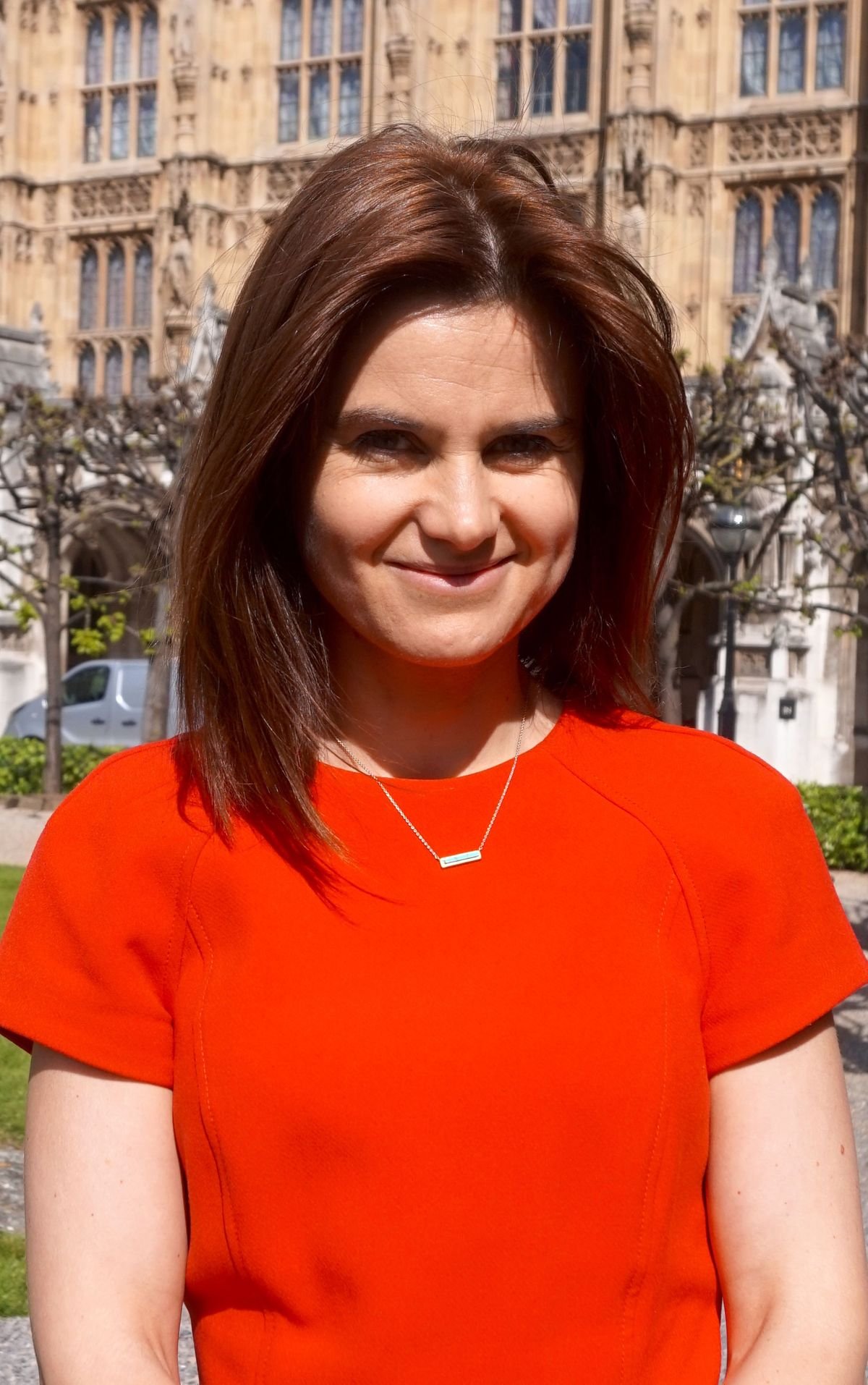 Jo Cox ត្រូវ​បាន​សម្លាប់​ដោយ​ភេរវករ​នេអូ​ណាស៊ី Thomas Mair នៅ​ក្នុង​មណ្ឌល​បោះឆ្នោត​របស់​នាង​នៅ Batley និង Spen នៅ​ថ្ងៃ​ទី ១៦ ខែ​មិថុនា ឆ្នាំ ២០១៦។ 