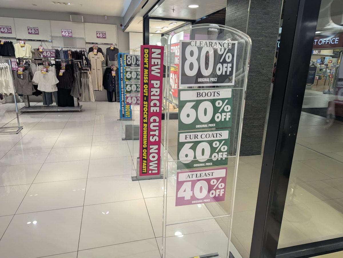 រូបភាព​ហាង​សំណួរ​មាន​លក់ 