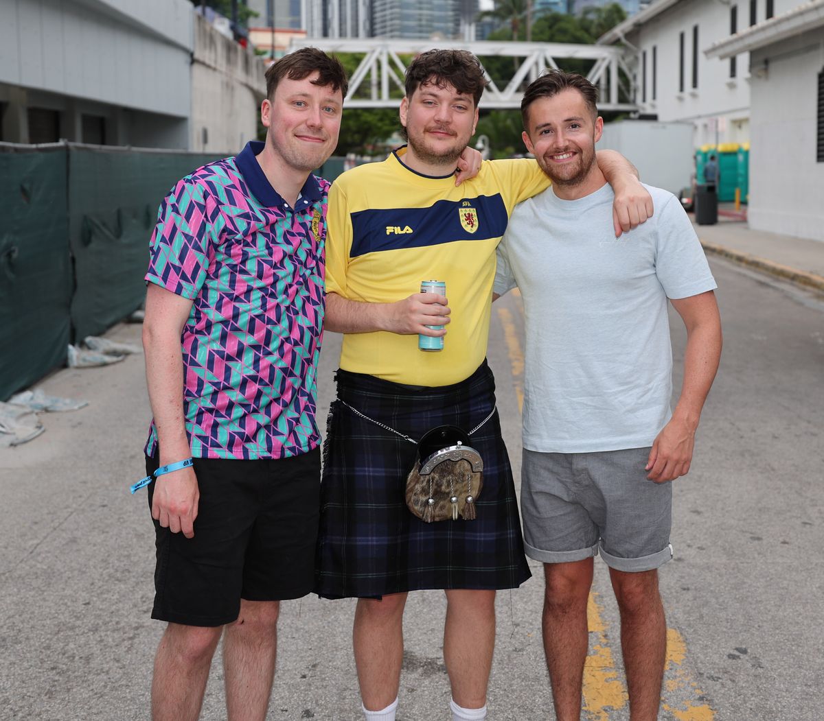 អ្នកគាំទ្រស្កុតឡេន Ross Worton, Lewis Ross និង Ross Pratt នៅ Miami