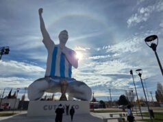 បន្ទាប់ពី Ronaldo រូបសំណាក Messi ថ្មីកំពុងត្រូវបានអ្នកប្រើប្រាស់អ៊ីនធឺណិតចំអក
