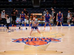 យោងតាម Knicks 1 លានដុល្លារគឺជាការដេញថ្លៃសម្រាប់កៅអីជួរមុខល្បីពីរសម្រាប់ហ្គេមទី 3 នៃ NBA Finals