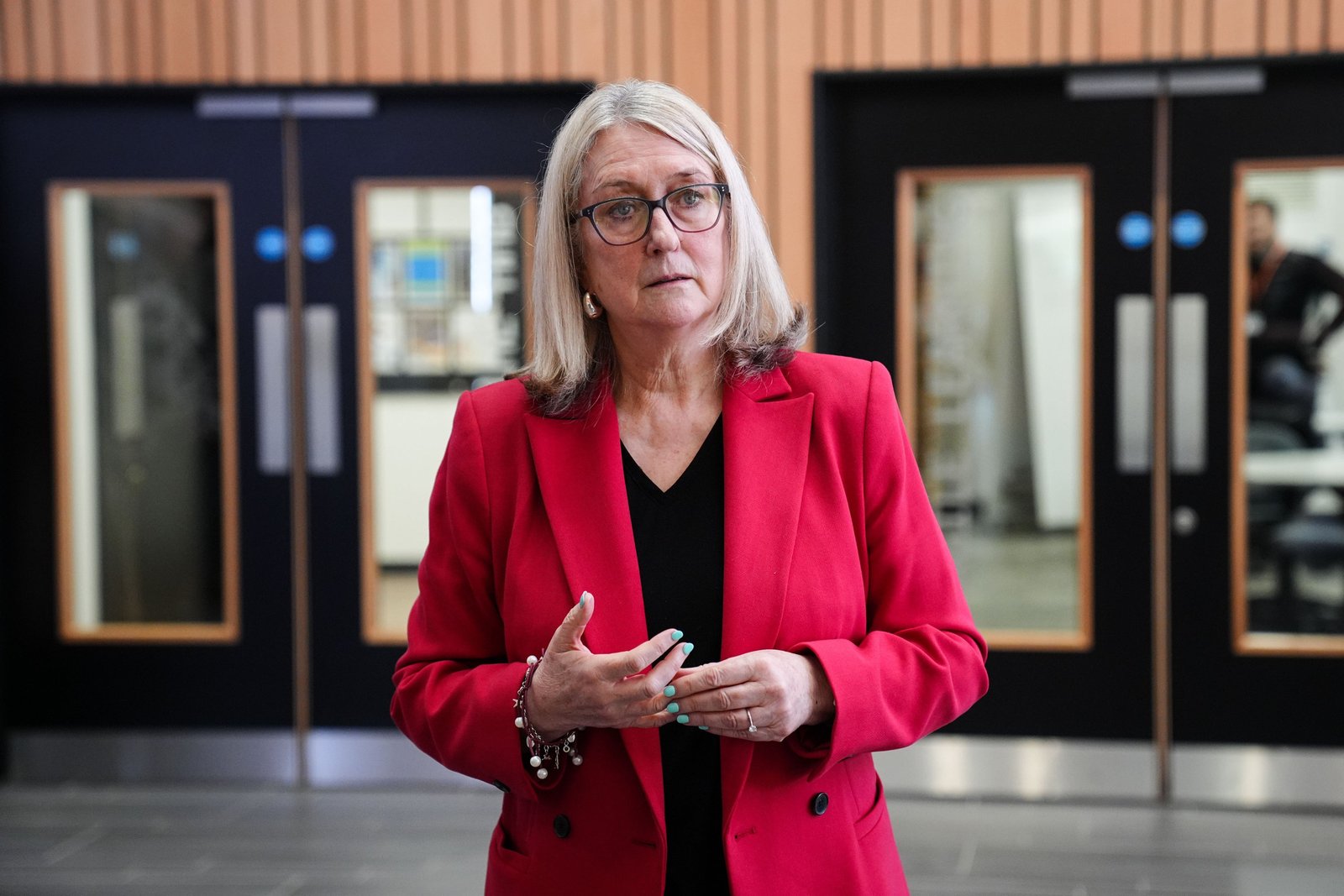រដ្ឋមន្ត្រីការងារ Baroness Jacqui Smith បានរិះគន់ Pete Hegseth
