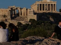 ជញ្ជាំងខាងលិចនៃ Parthenon ទទួលបានរូបភាពស្រមោលរបស់វា។