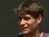 តារា French Open សារភាពថាខ្ញុំស្ទើរតែលាត់ខោរបស់ខ្ញុំ បន្ទាប់ពីមានការភ័យខ្លាចយឺតក្នុងវគ្គសិក្សា | កីឡាវាយកូនបាល់ | កីឡា