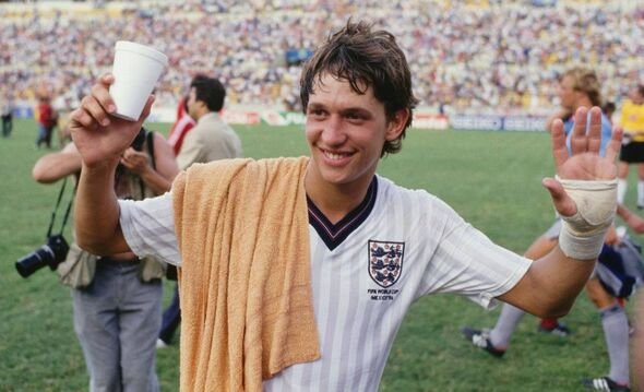 Gary Lineker បន្ទាប់ពីការស៊ុតបញ្ចូលទីដ៏ល្បីរបស់គាត់ជាមួយប៉ូឡូញនៅ World Cup ឆ្នាំ 1986