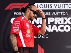 ការចុះហត្ថលេខាលើ Ferrari របស់ Lewis Hamilton បន្ទាប់ពីកិច្ចព្រមព្រៀង Charles Leclerc | F1 | កីឡា