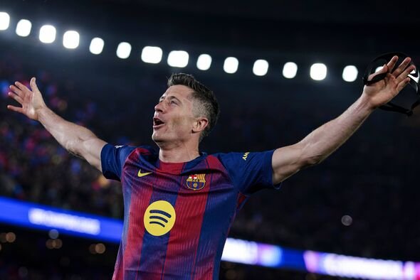 Robert Lewandowski មកពី Barcelona Robert Lewandowski មកពី Barcelona