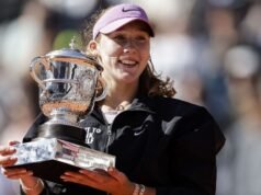 របៀបដែល Roger Federer ជួយ Mirra Andreeva ឈ្នះ French Open នៅពេលនាងបានទទួលសារពិសេស | កីឡាវាយកូនបាល់ | កីឡា