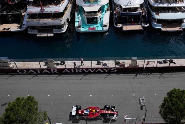 Lewis Hamilton នៅក្នុង Ferrari របស់គាត់នៅ Monaco