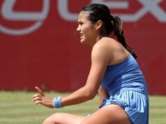 Emma Raducanu ត្រូវបានបង្ខំឱ្យត្រឡប់ទៅតុលាការវិញតែប៉ុន្មានម៉ោងបន្ទាប់ពីការទទួលជ័យជម្នះរបស់ម្ចាស់ក្សត្រី | កីឡាវាយកូនបាល់ | កីឡា