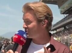 អ្នកគាំទ្រ F1 ខឹងសម្បារខណៈ Martin Brundle នឹក Sky Grid Walk នៅ Barcelona | F1 | កីឡា