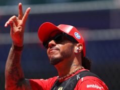 Lewis Hamilton ទទួលបានជ័យជំនះលើកដំបូងដ៏អស្ចារ្យរបស់ Ferrari F1 | F1 | កីឡា