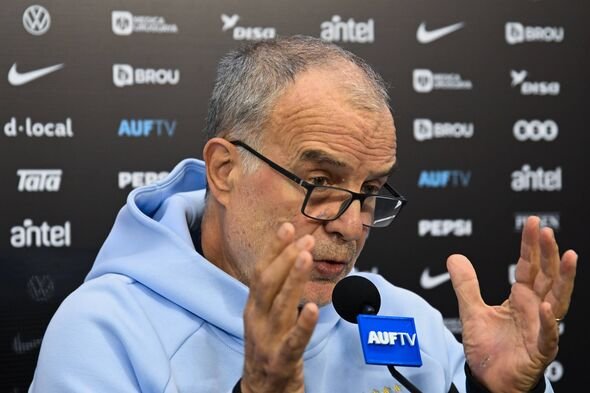 លោក Marcelo Bielsa គ្រូបង្វឹកក្រុមជម្រើសជាតិអ៊ុយរូហ្គាយថ្លែងក្នុងសន្និសីទសារព័ត៌មានមុនការប្រកួត FIFA World Cup 2026 នៅ Complejo Uruguay លោក Marcelo Bielsa គ្រូបង្វឹកក្រុមជម្រើសជាតិអ៊ុយរូហ្គាយថ្លែងក្នុងសន្និសីទសារព័ត៌មានមុនការប្រកួត FIFA World Cup 2026 នៅ Complejo Uruguay