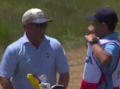 តារា US Open ជំនួស Caddy ជាមួយឪពុក បន្ទាប់ពីបាននិយាយជាមួយមន្ត្រី | វាយកូនហ្គោល | កីឡា