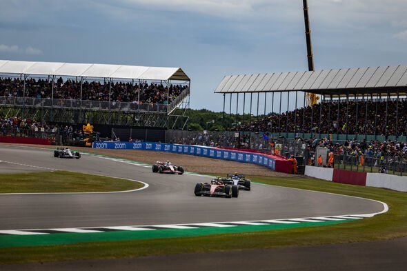 បទពិសោធន៍ Formula 1 រស់នៅជាមួយ Gullivers Travel