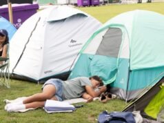អ្នកគាំទ្រ Wimbledon រឹងរូស ក្លាហានឡើងកំដៅ 30C និងតម្រង់ជួរ 48 ម៉ោងមុនការប្រកួតដំបូង | កីឡាវាយកូនបាល់ | កីឡា