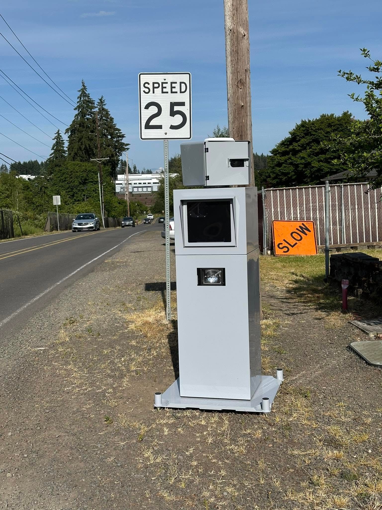 ប៉ូលីសនៅទីក្រុង Sherwood រដ្ឋ Oregon ចាប់បានមនុស្សចំនួន 1,045 នាក់ដែលបើកល្បឿនលឿនក្នុងរយៈពេលត្រឹមតែ 2 សប្តាហ៍បន្ទាប់ពីដំឡើងកាមេរ៉ានៅលើផ្លូវលំនៅដ្ឋានដ៏មមាញឹកមួយ។