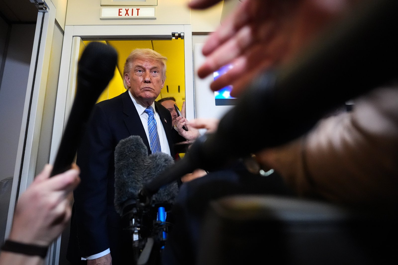 លោកប្រធានាធិបតី Donald Trump ថ្លែងទៅកាន់អ្នកសារព័ត៌មាននៅលើយន្តហោះ Air Force One នៅថ្ងៃសុក្រ ទី១៥ ខែឧសភា ឆ្នាំ២០២៦ ខណៈដែលលោកត្រឡប់ពីដំណើរទៅទីក្រុងប៉េកាំង។