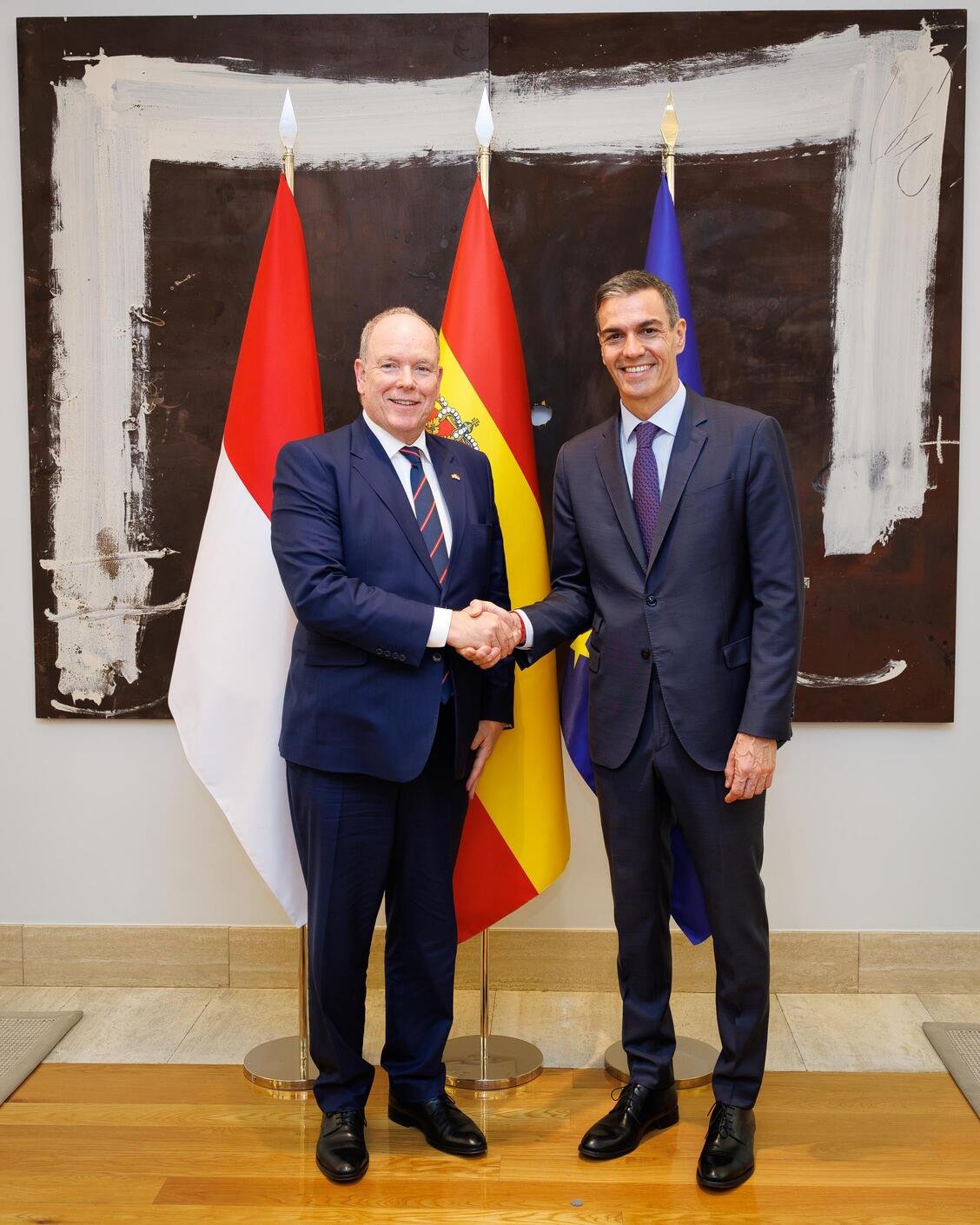 ព្រះអង្គម្ចាស់ Albert II និង Pedro Sanchez ប្រធានរដ្ឋាភិបាលអេស្ប៉ាញ (នាយករដ្ឋមន្ត្រី) ។
